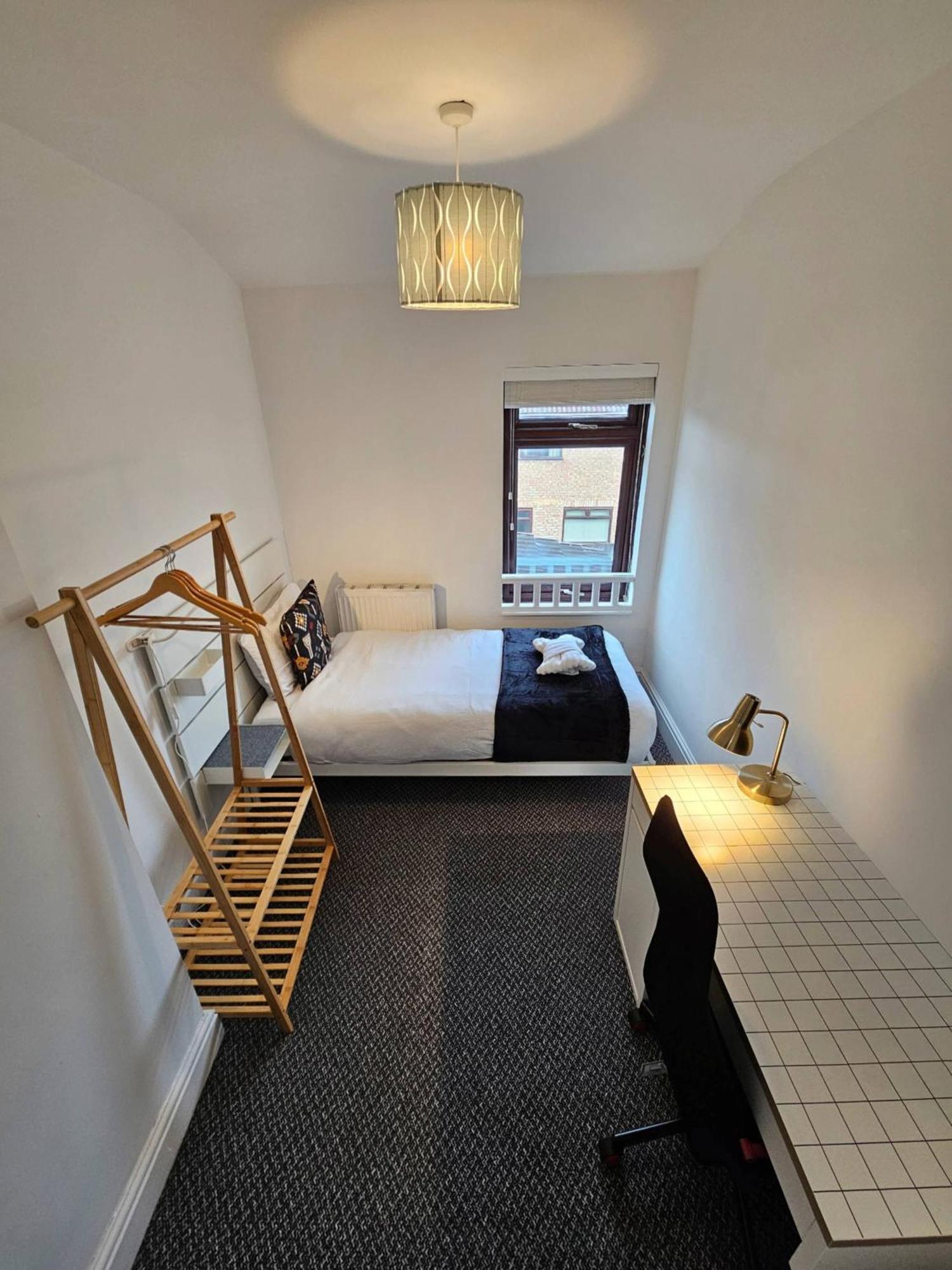 Modern & Stylish 3-Bedroom Home In St Helens St Helens  Buitenkant foto